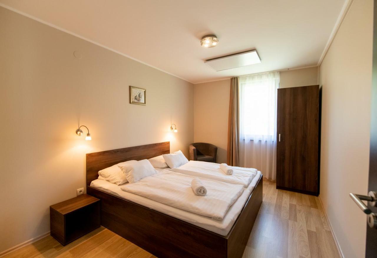 Dunazug Apartmanhaz Domos Luaran gambar