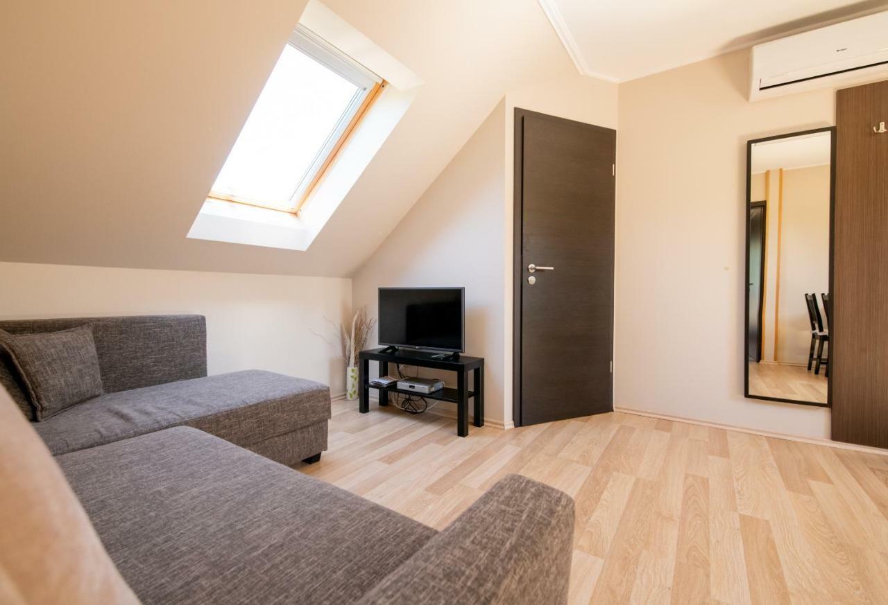 Dunazug Apartmanhaz Domos Luaran gambar