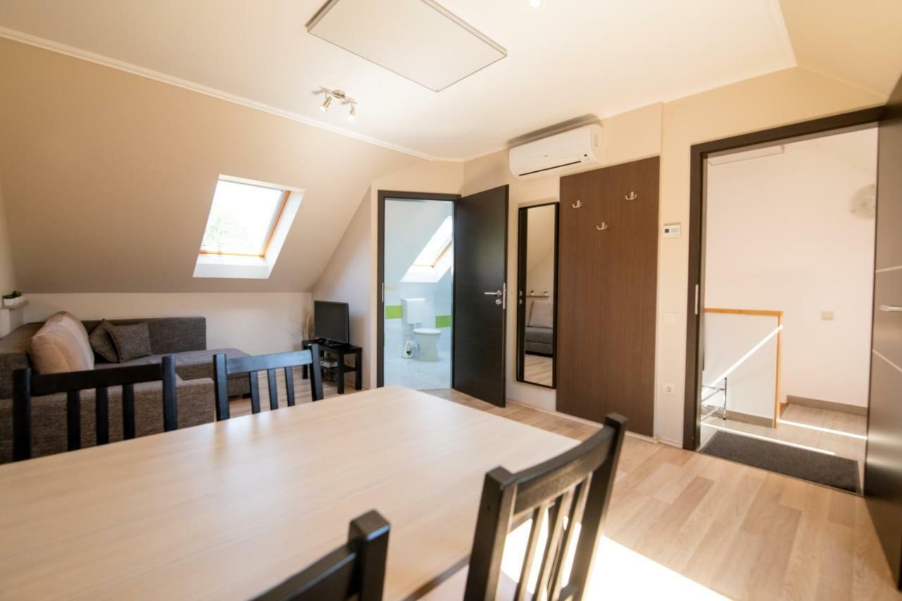 Dunazug Apartmanhaz Domos Luaran gambar