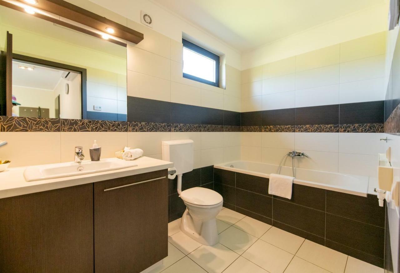 Dunazug Apartmanhaz Domos Luaran gambar